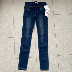 Pull-on dark denim jeggings by Hudson. Size 16